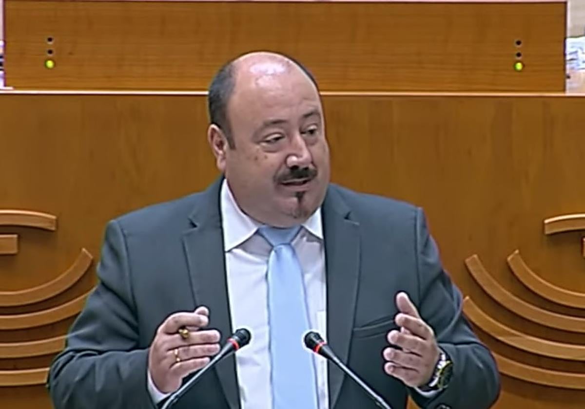 El diputado de Vox Juan José García García durante su intervención