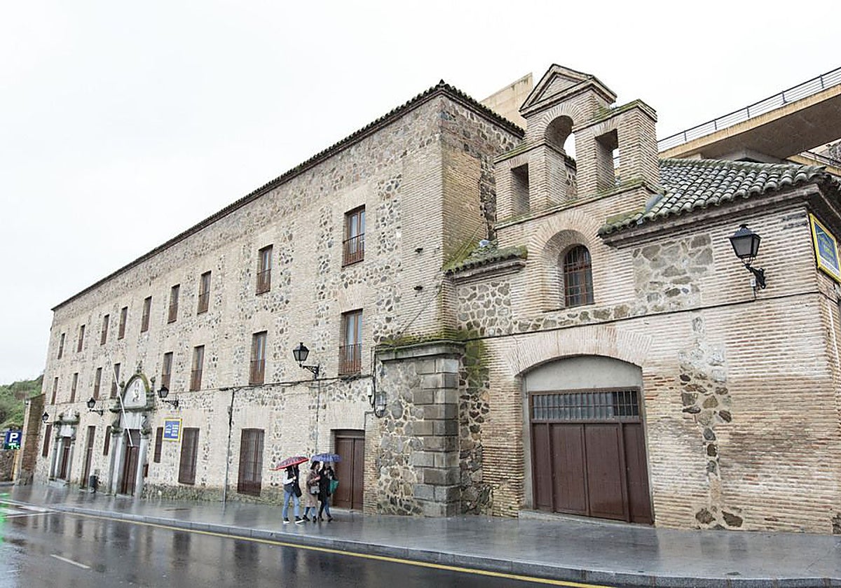 Edificio de La Alhóndiga que iba a albergar la Escuela de Danza