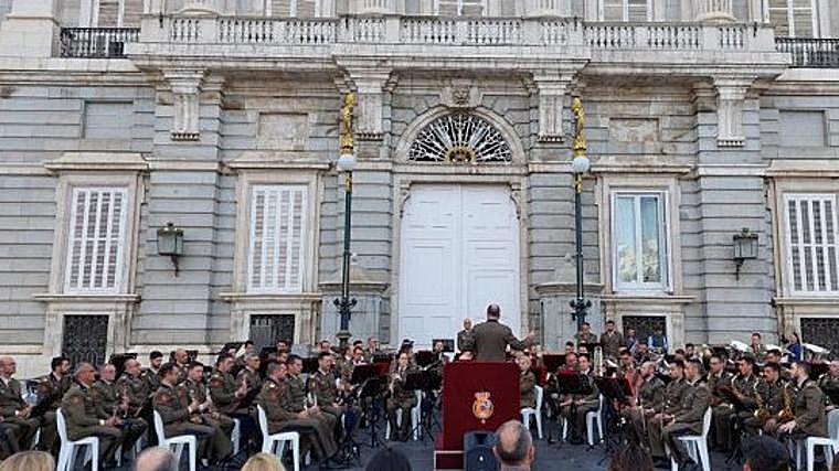Diez planes familiares para despedir mayo en Madrid: de la Feria del Libro a hinchables en Madrid Río