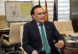 José Carlos Gómez Villamandos, consejero de Universidades: «El alumno de la privada probablemente es igual de bueno que el de la pública»