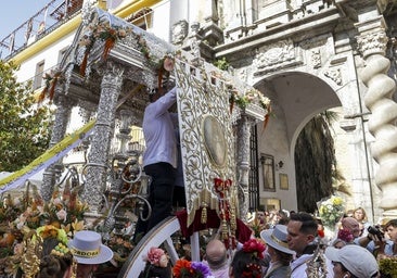 La vistosa salida de la hermandad del Rocío, en imágenes