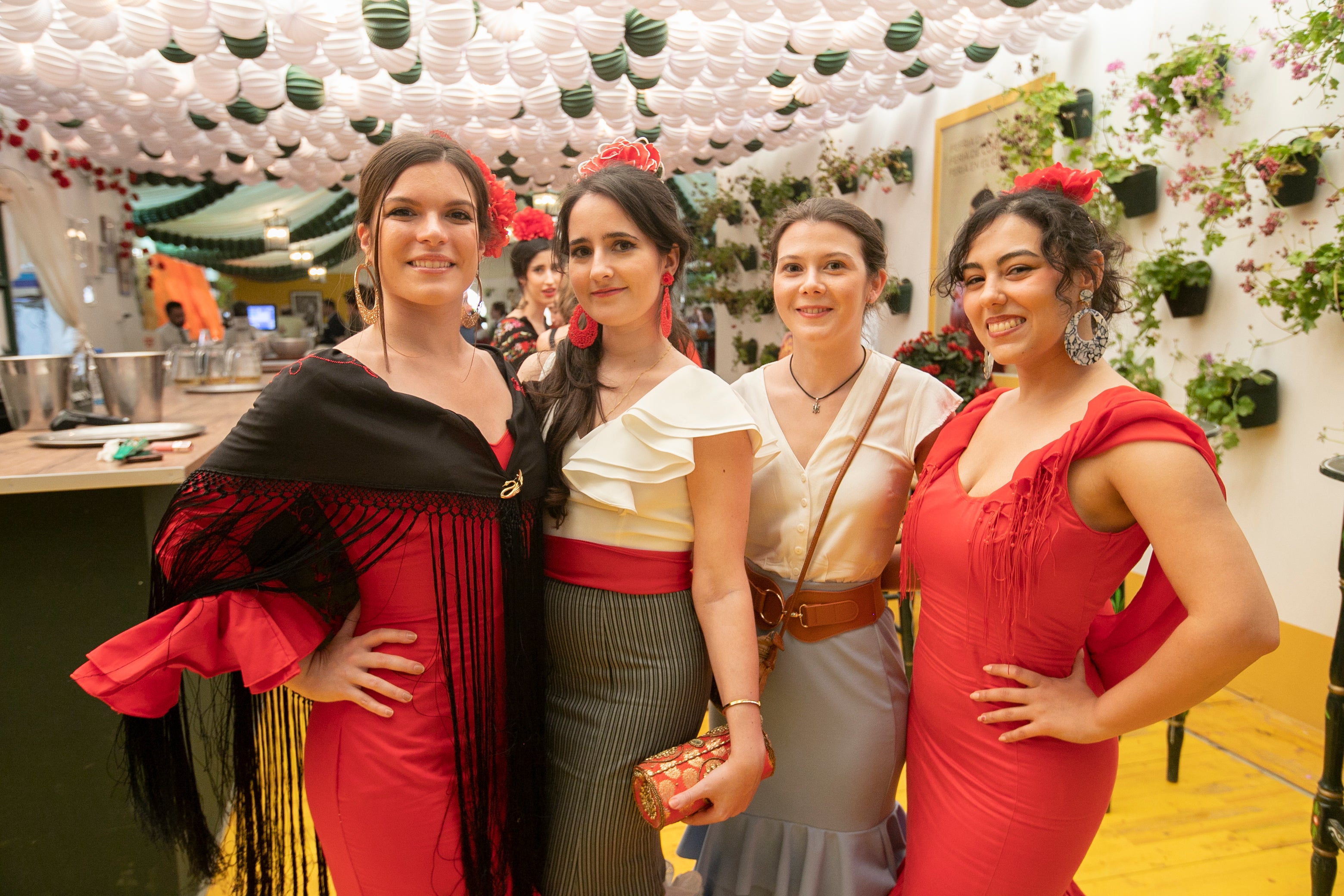 La animada vida de las casetas de la Feria de Córdoba este viernes, en imágenes