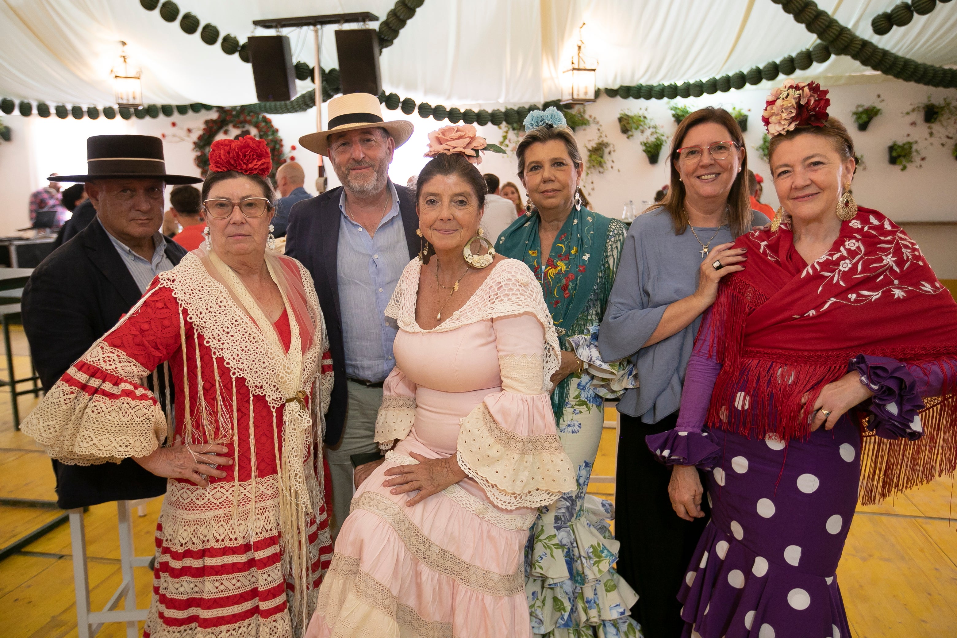 La animada vida de las casetas de la Feria de Córdoba este viernes, en imágenes