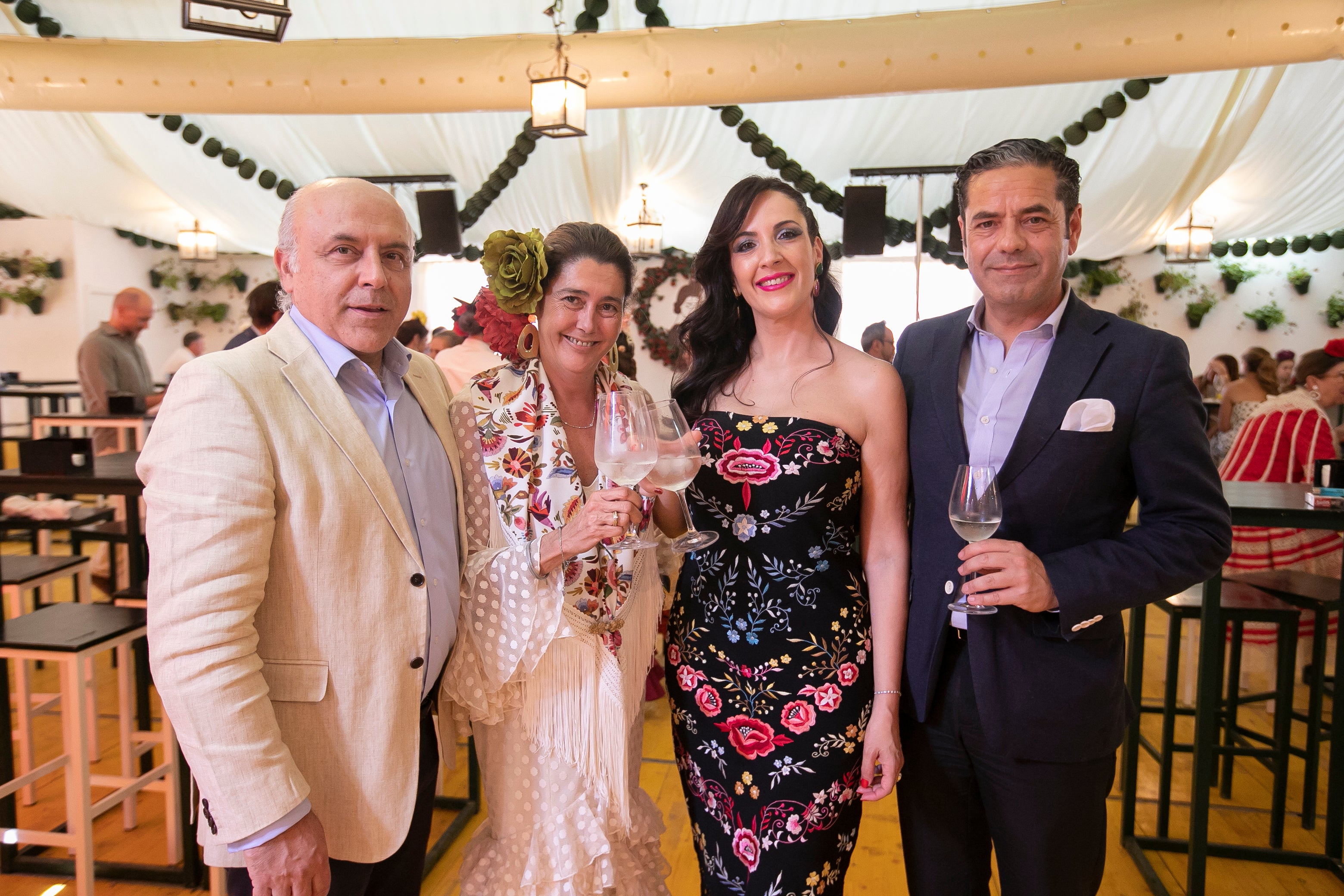 La animada vida de las casetas de la Feria de Córdoba este viernes, en imágenes