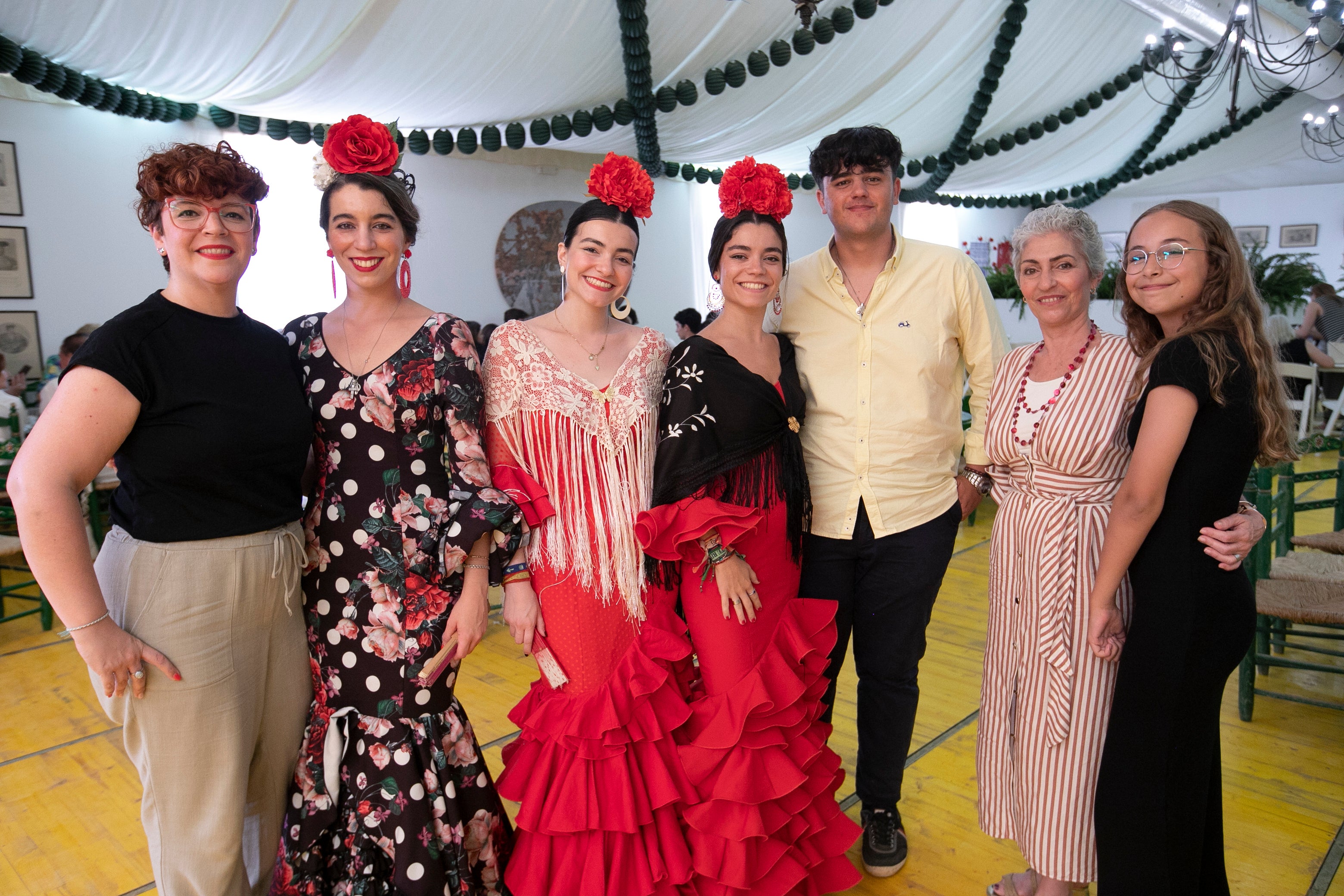 La animada vida de las casetas de la Feria de Córdoba este viernes, en imágenes