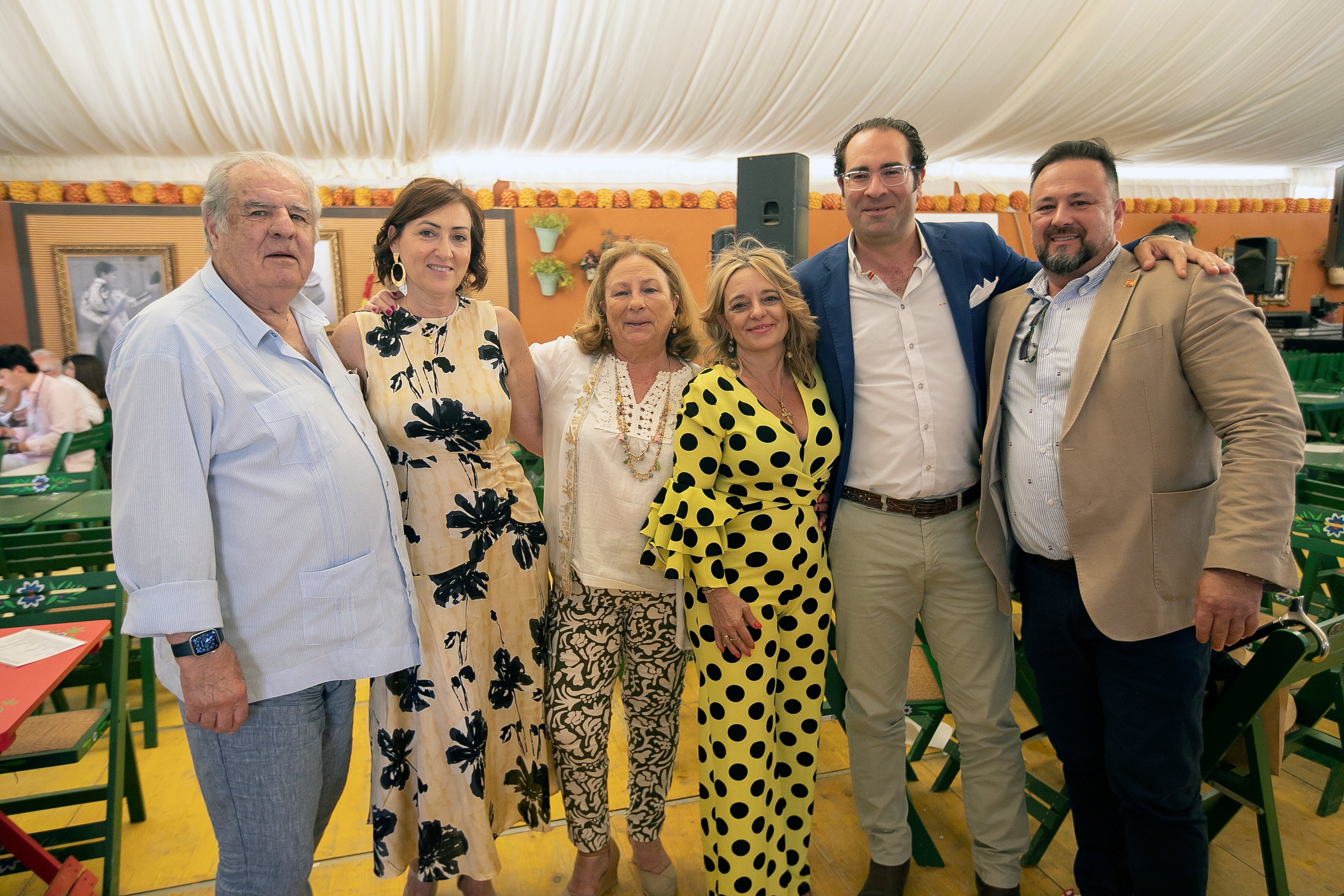 La animada vida de las casetas de la Feria de Córdoba este viernes, en imágenes