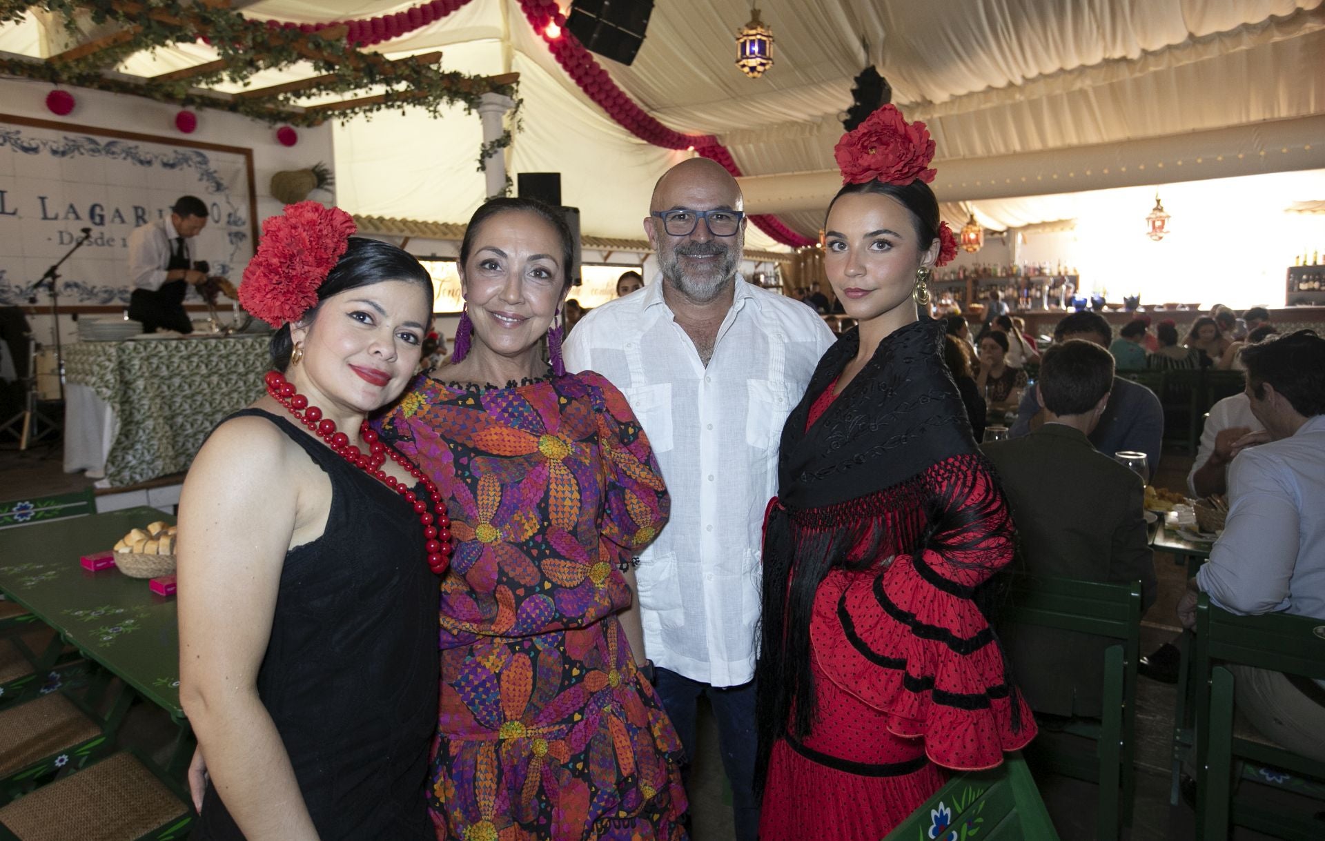 El espléndido ambiente en las casetas el viernes de Feria de Córdoba, en imágenes