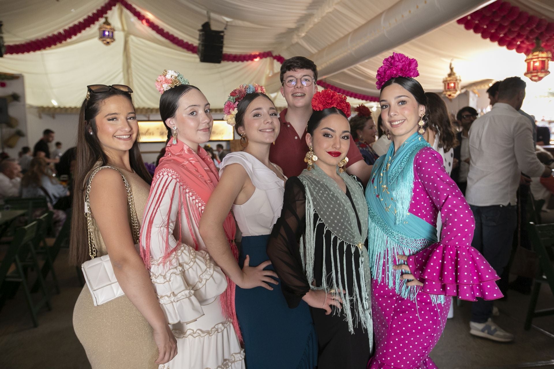 El espléndido ambiente en las casetas el viernes de Feria de Córdoba, en imágenes