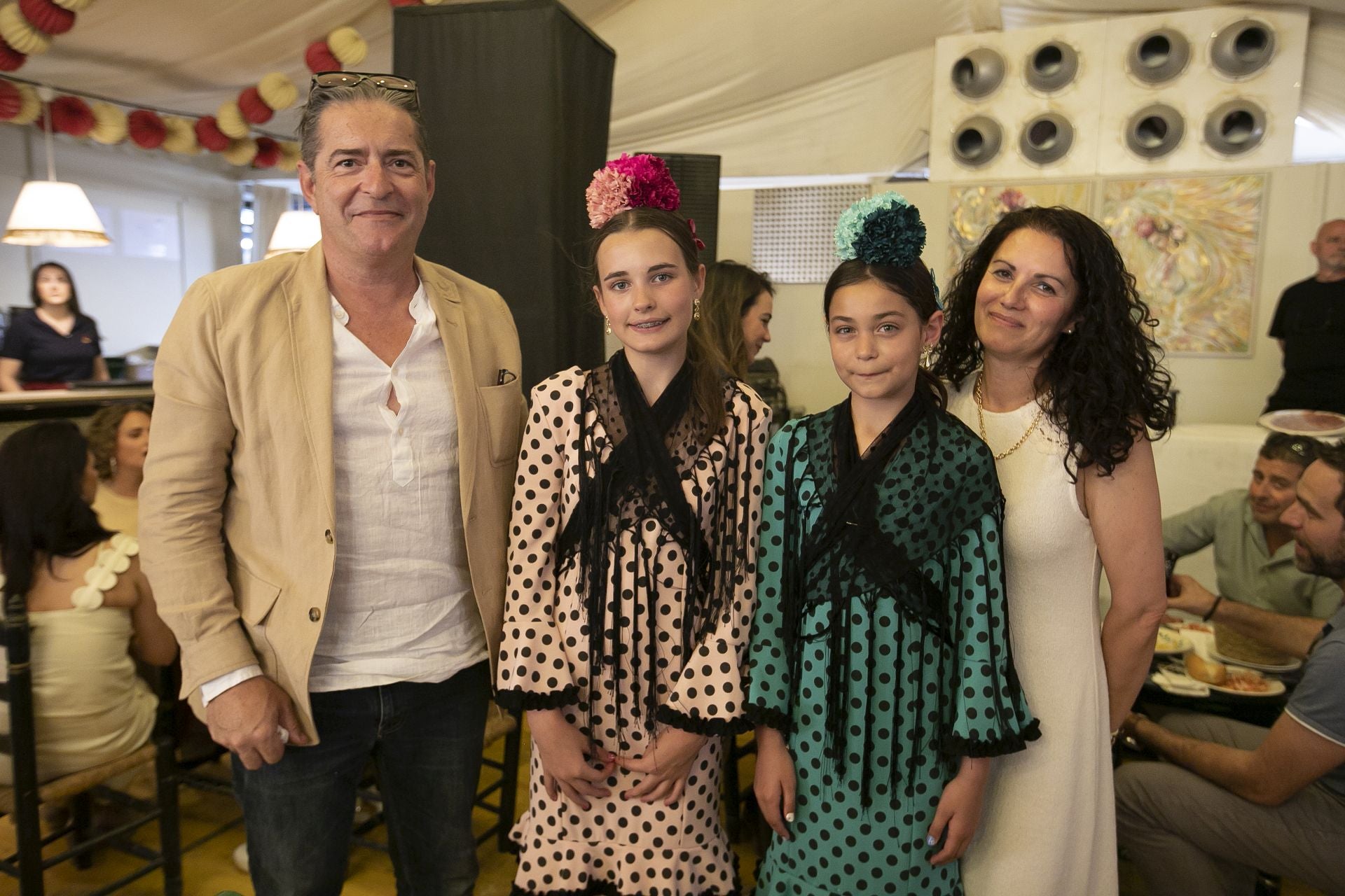 El espléndido ambiente en las casetas el viernes de Feria de Córdoba, en imágenes