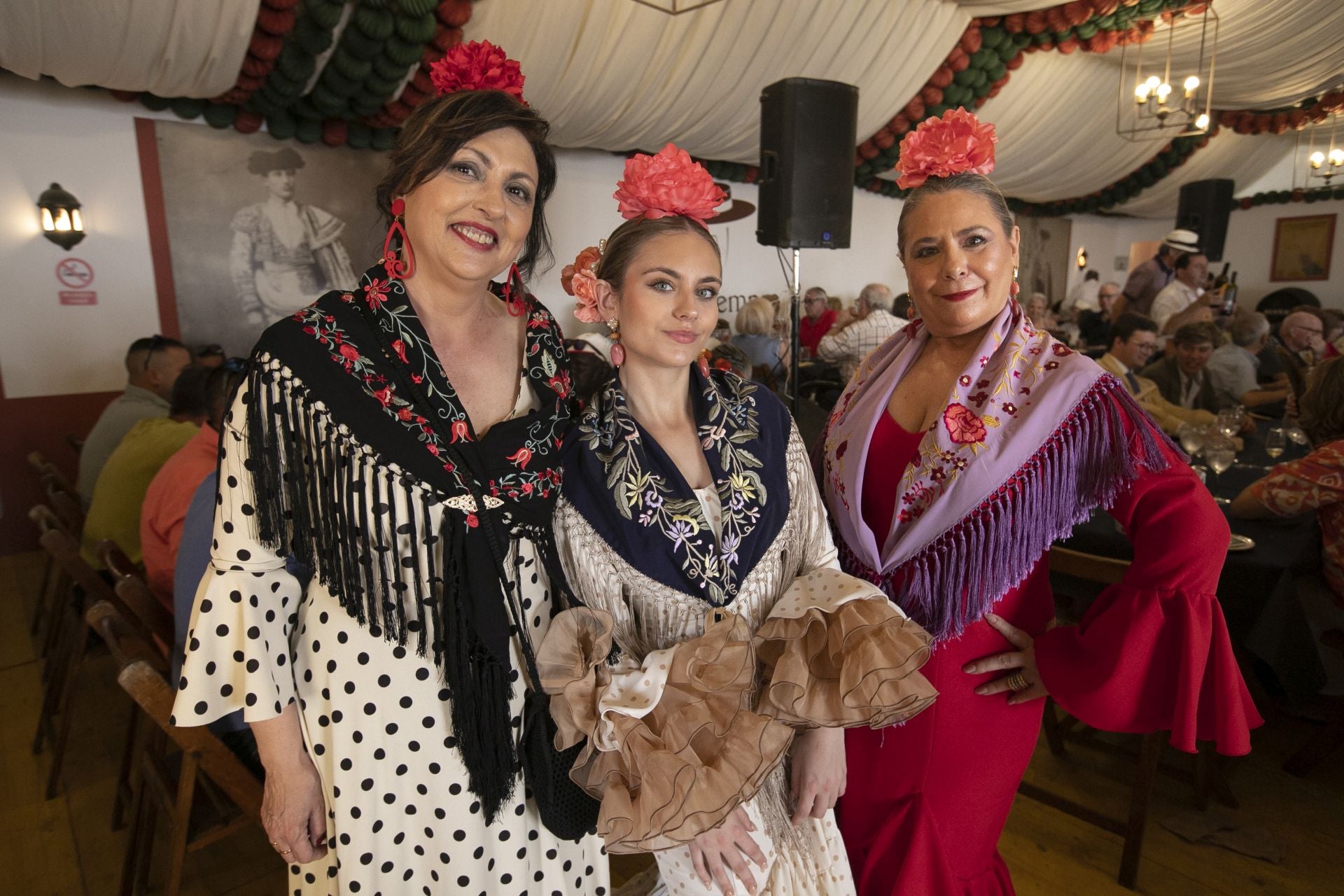 El espléndido ambiente en las casetas el viernes de Feria de Córdoba, en imágenes