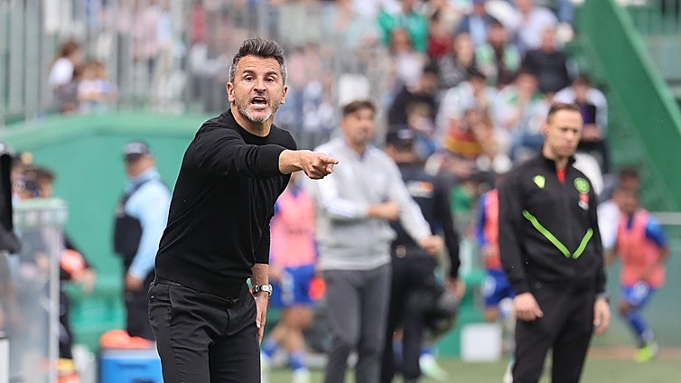 Iván Ania: «Del Moral es un jugador que me gusta mucho, aunque desconozco cuál será su situación»