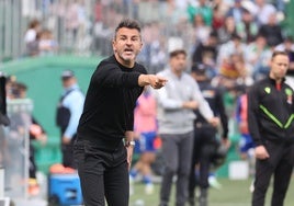 Iván Ania: «Del Moral es un jugador que me gusta mucho, aunque desconozco cuál será su situación»
