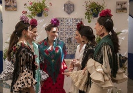 Viernes de Feria de Córdoba, en busca del refugio ante el sol de verano