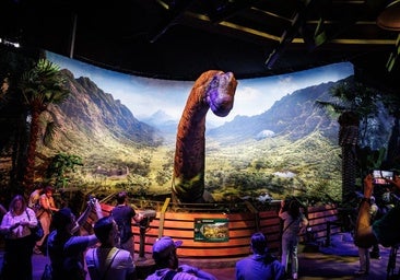Los dinosaurios de Jurassic World conquistan el espacio Delicias