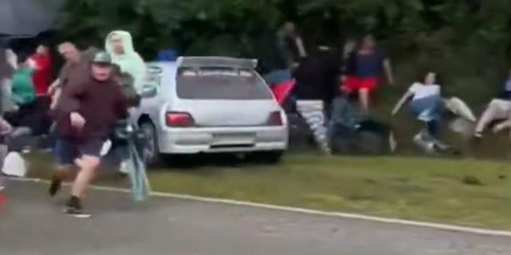 Un coche se sale de la pista en el rallye de hoznayo y atropella a ocho espectadores