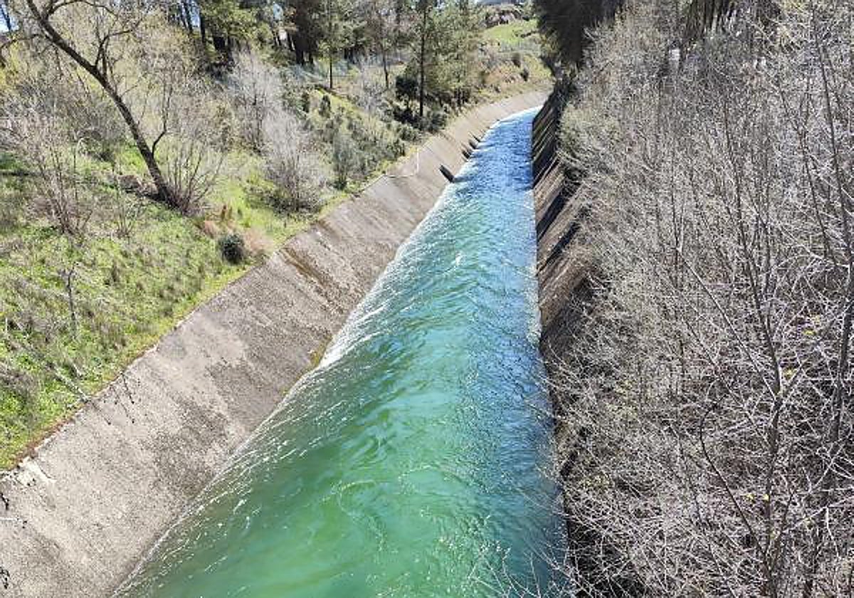 El canal entre los embalses de Entrepeñas y Buendía, reabierto en marzo +desde 1997, que estaba cerrado