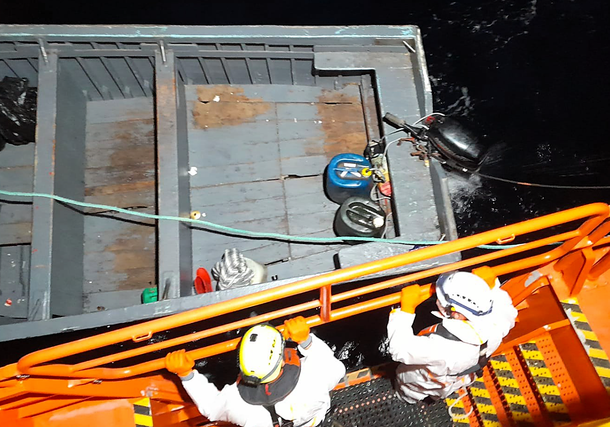Cayuco rescatados en aguas de Lanzarote