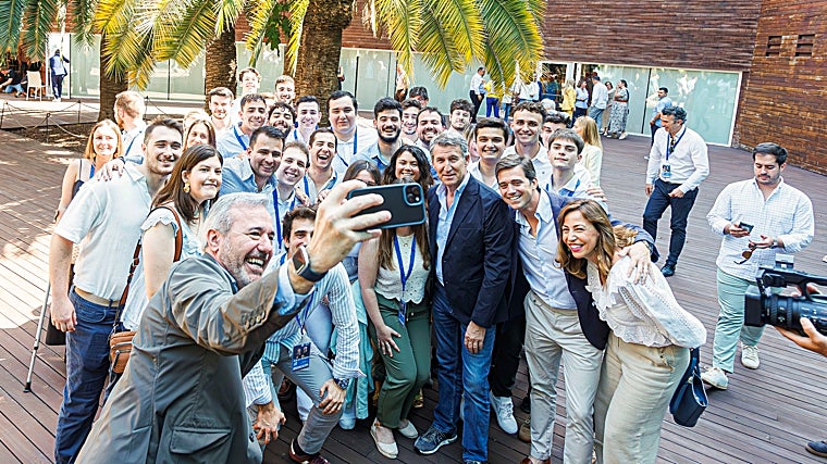 Feijóo se compromete a «revisar cada una de las 97 medidas de impuestos de Sánchez»: «Nunca ha sido tan necesario un cambio»