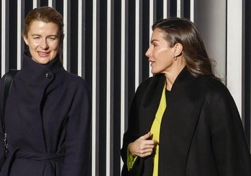 La secretaria de la Reina Letizia, María Dolores Ocaña, con la Reina Letizia en una imagen de archivo.