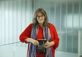 La escritora  Llerena Perozo:  «Me apetecía mucho lanzar al aire la pregunta de si hay crímenes aceptables»