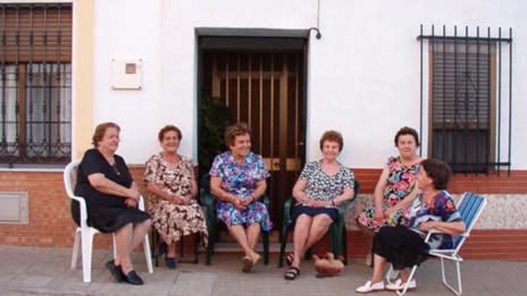 Santa Fe, el pueblo de Granada que se ha hecho famoso por advertir de los límites de 'tomar el fresco'