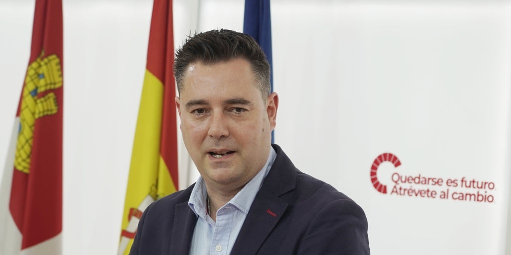 El psoe ironiza con la «experiencia» de la junta en energía y la 'trama eólica'
