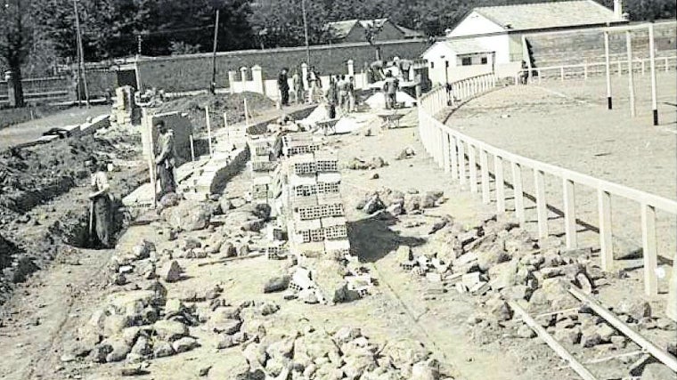 Imagen del Archivo Municipal de la construcción en el año 1950