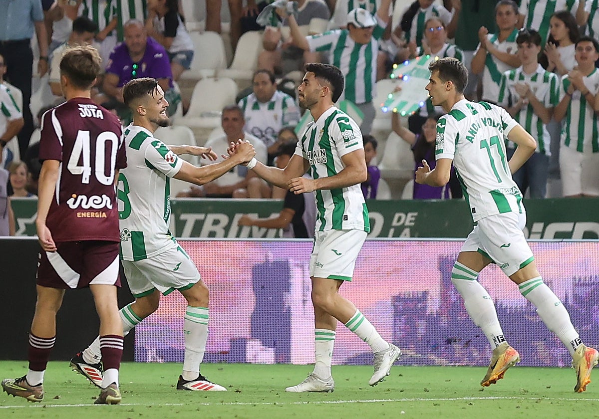Jacobo, Genaro y Ander Yoldi celebran el gol ante el Albacete la pasada jornada