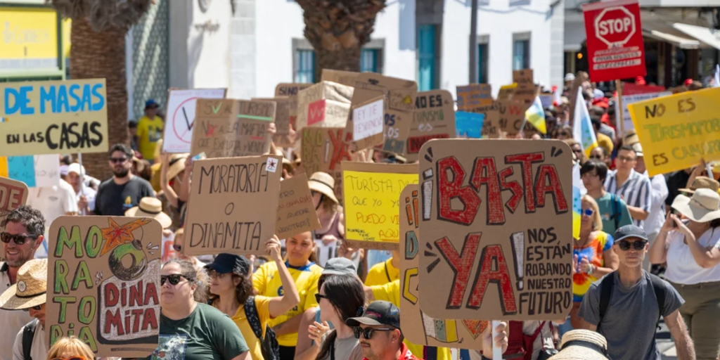 El movimiento 'Canarias tiene un límite' por un cambio de modelo convoca una nueva movilización en el Teide
