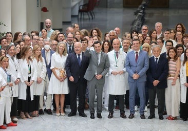 La visita del presidente de la Junta al hospital Reina Sofía, en imágenes