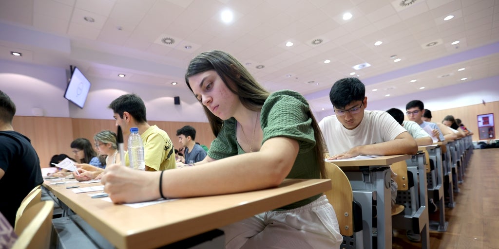 Selectividad 2025: Un sólo examen, más difícil y más exigente con la ortografía