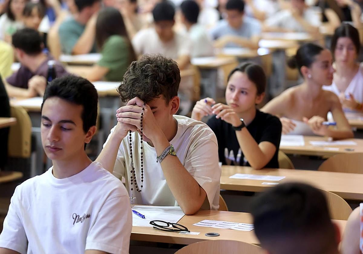 Estudiantes durante un examen de Selectividad del año pasado