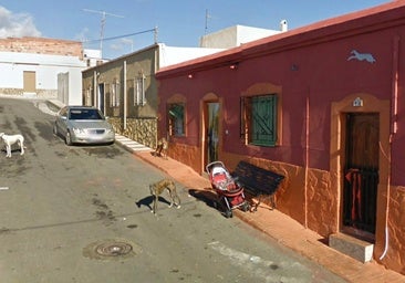 Calle Júpiter de la barriada abderitana de Puente del Río donde se han quemado cuatro viviendas