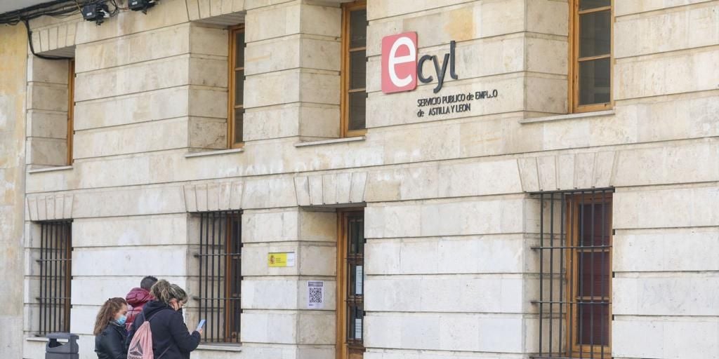 Castilla y león reduce el paro en 3. 314 personas en mayo, con caídas en todos los sectores