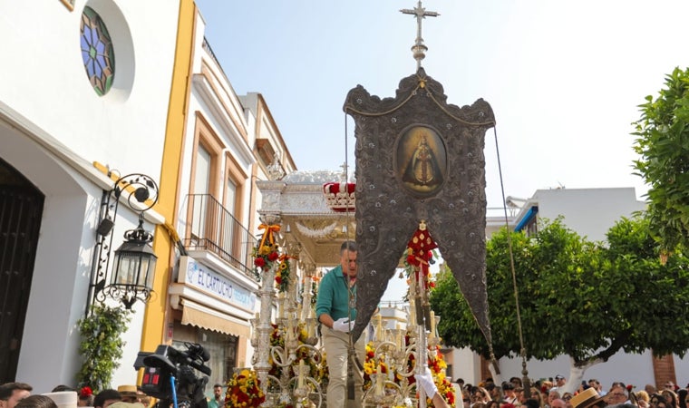 Colocación del simpecado en la carreta