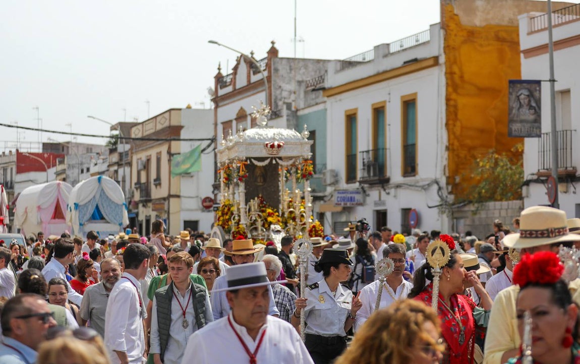 Salida de la hermandad del Rocío de Coria del Río