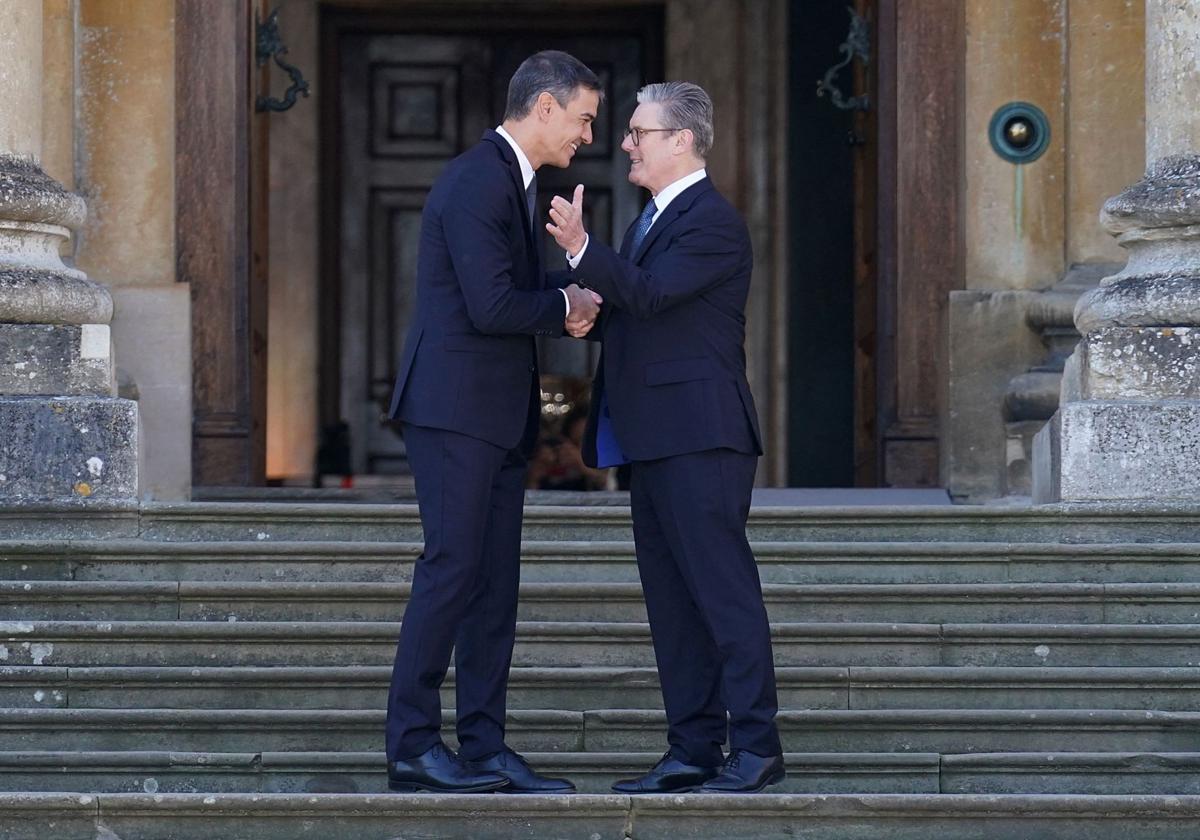 Pedro Sánchez y Keir Starmer, durante una reunión en Inglaterra en 2024