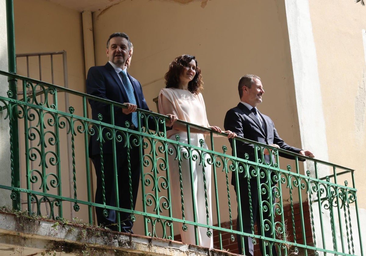 Ayuso visitó ayer el Velintonia, la residnecia de Vicente Aleixandre