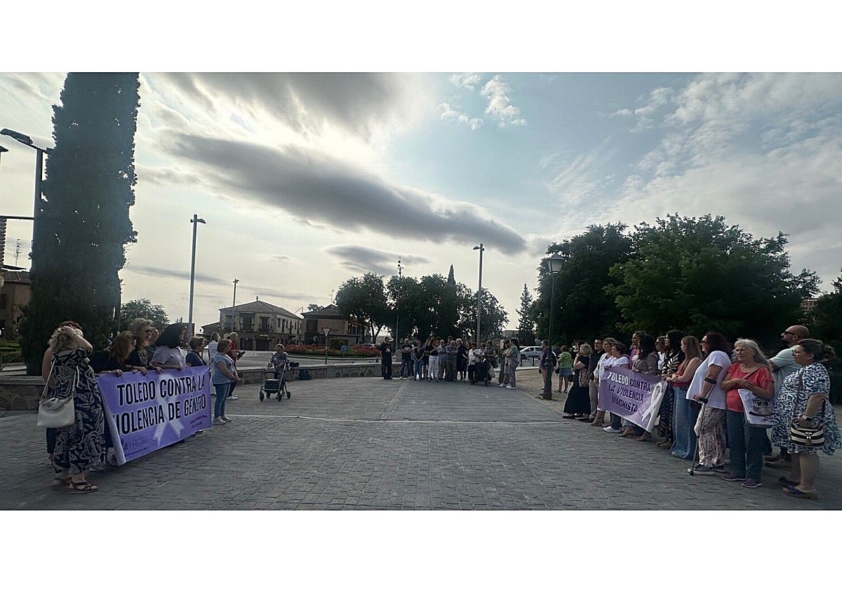 Los tres partidos, divididos en el parque de la Vega contra la violencia de género