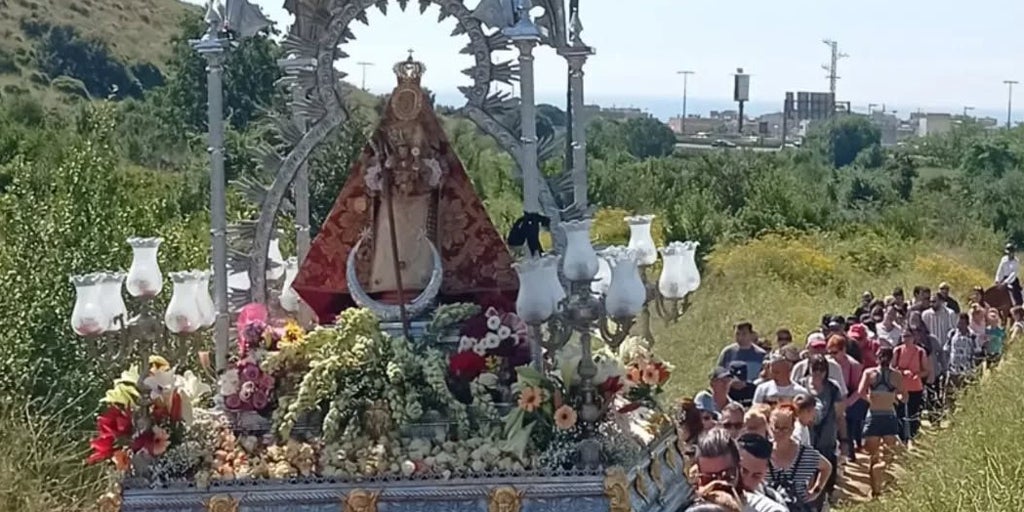 La romería de la virgen de la sierra en santa coloma de gramanet, los lazos con cabra que no se rompen