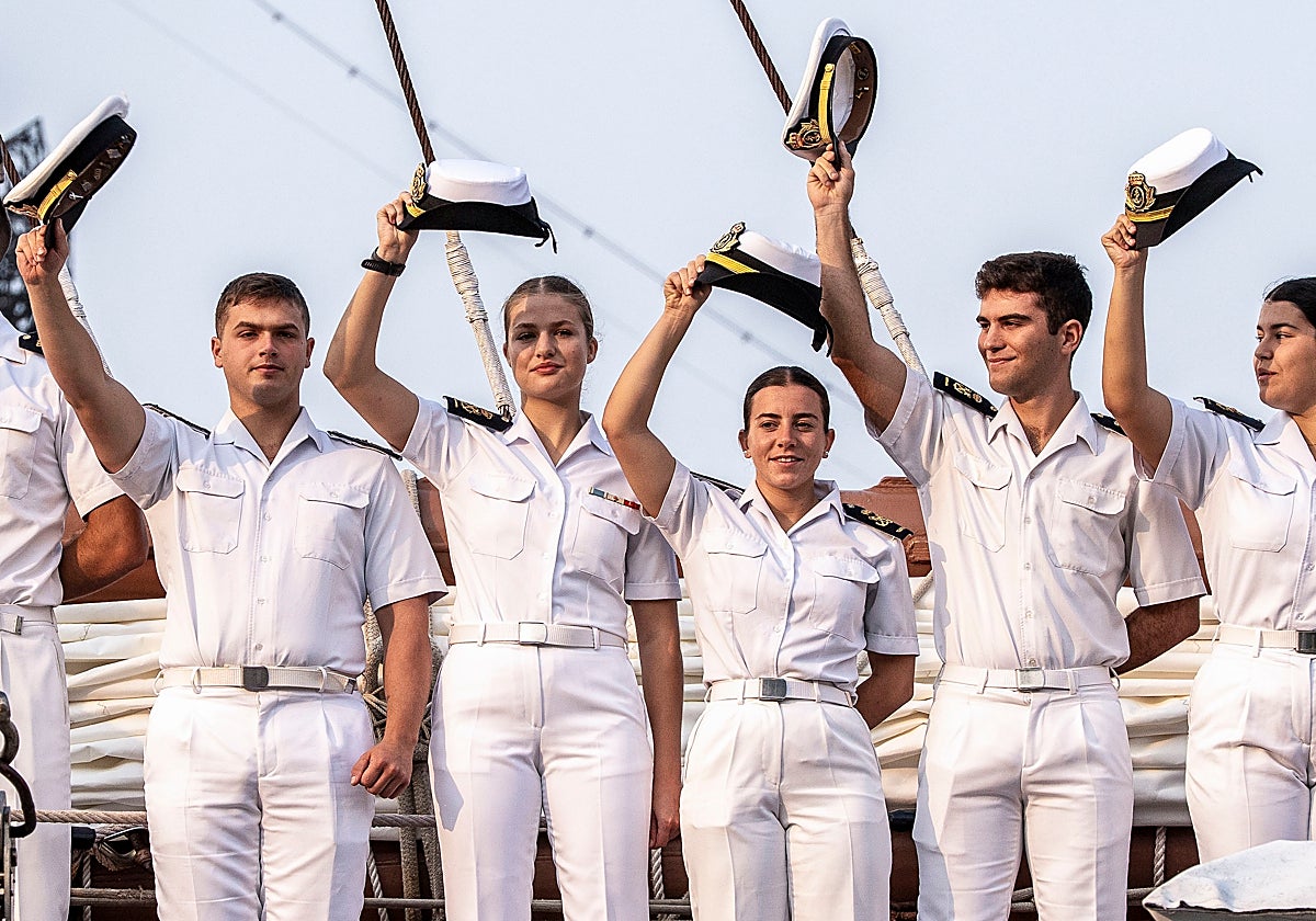 Los guardamarinas saludan a su llegada a Nueva York