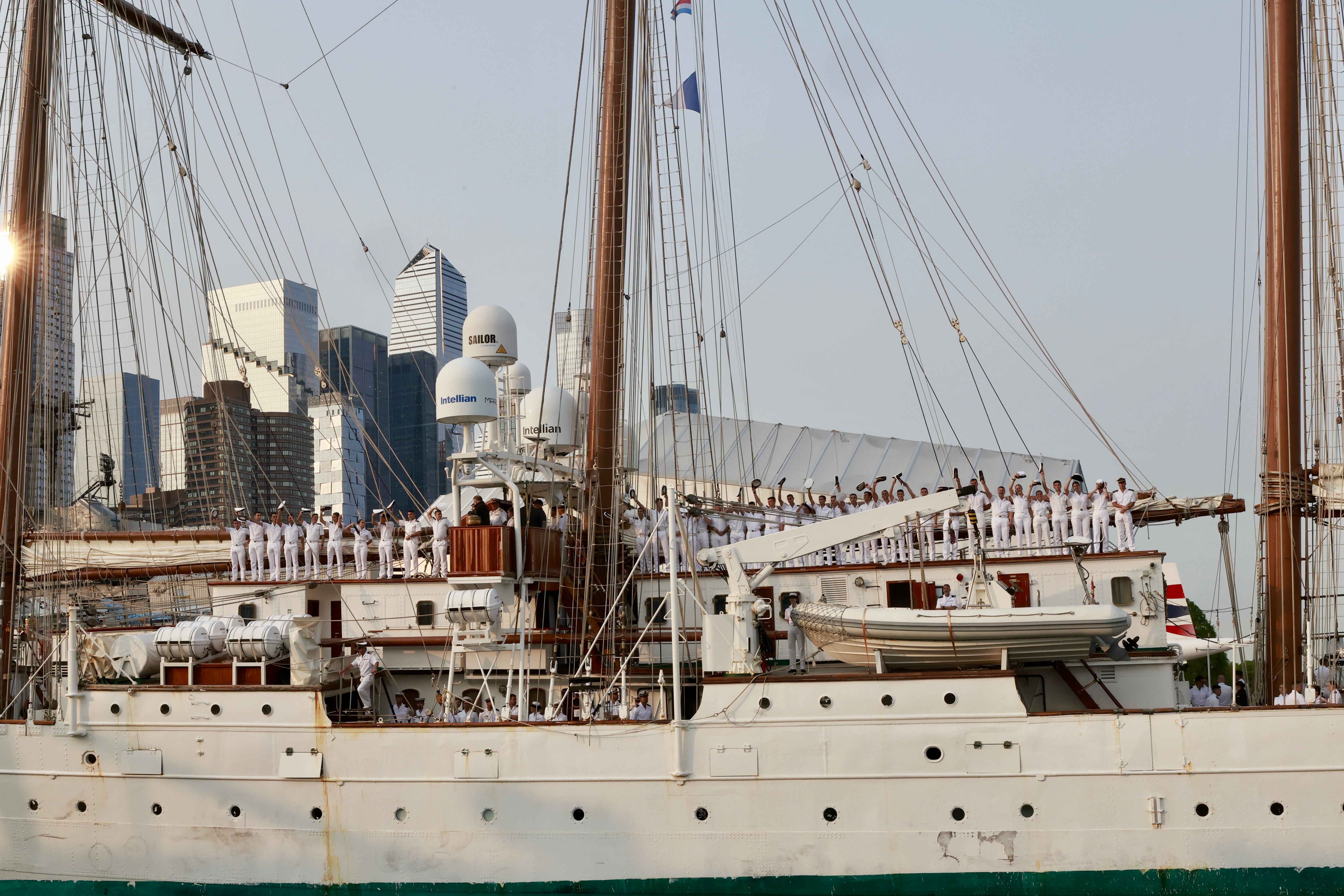 Todos los guardamarinas del Elcano, en Nueva York.