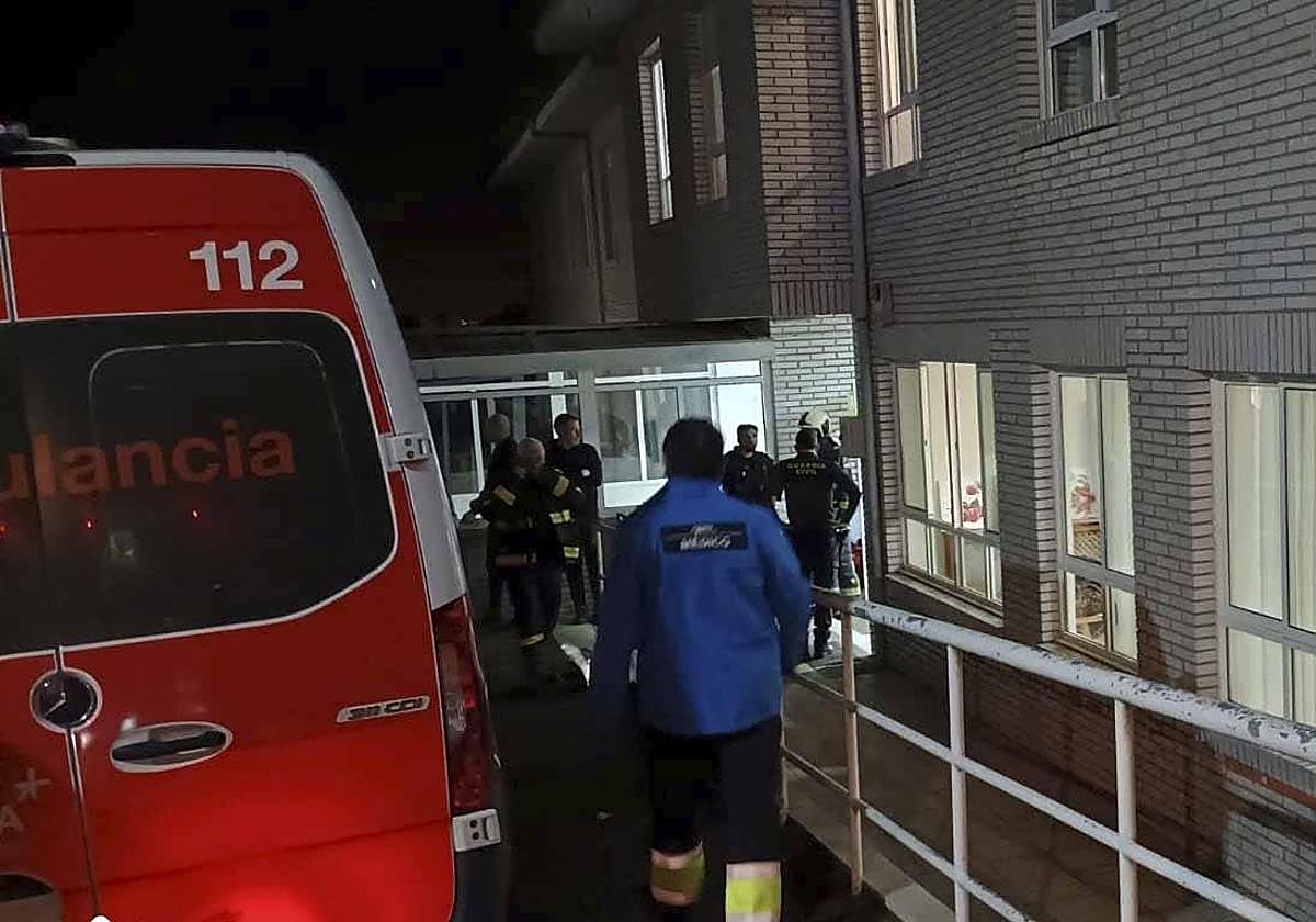 Cuatro personas han resultado afectadas, una con quemaduras y tres por inhalación de humo, en un incendio registrado la madrugada de este miércoles en una residencia de ancianos situada en la localidad de La Barganiza