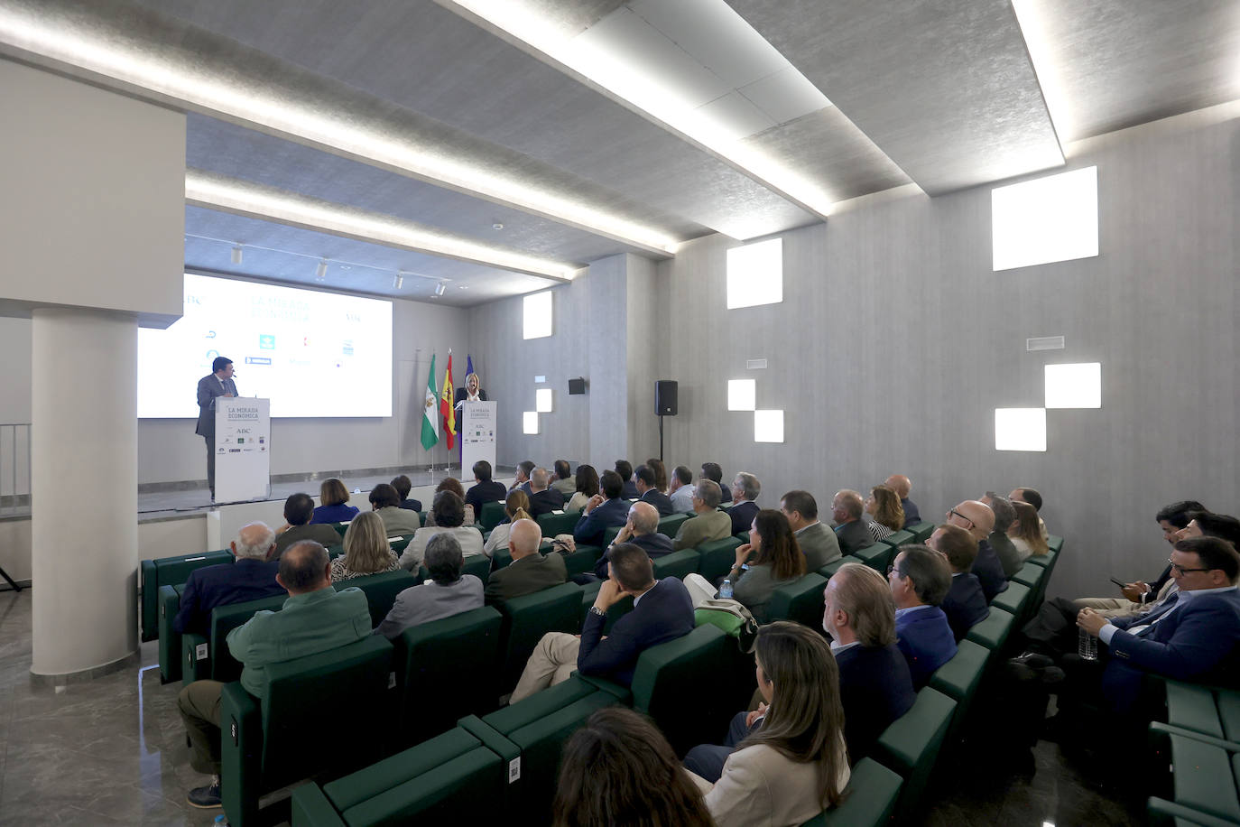 La participación de la viceconsejera de Agricultura en la Mirada Económica, en imágenes