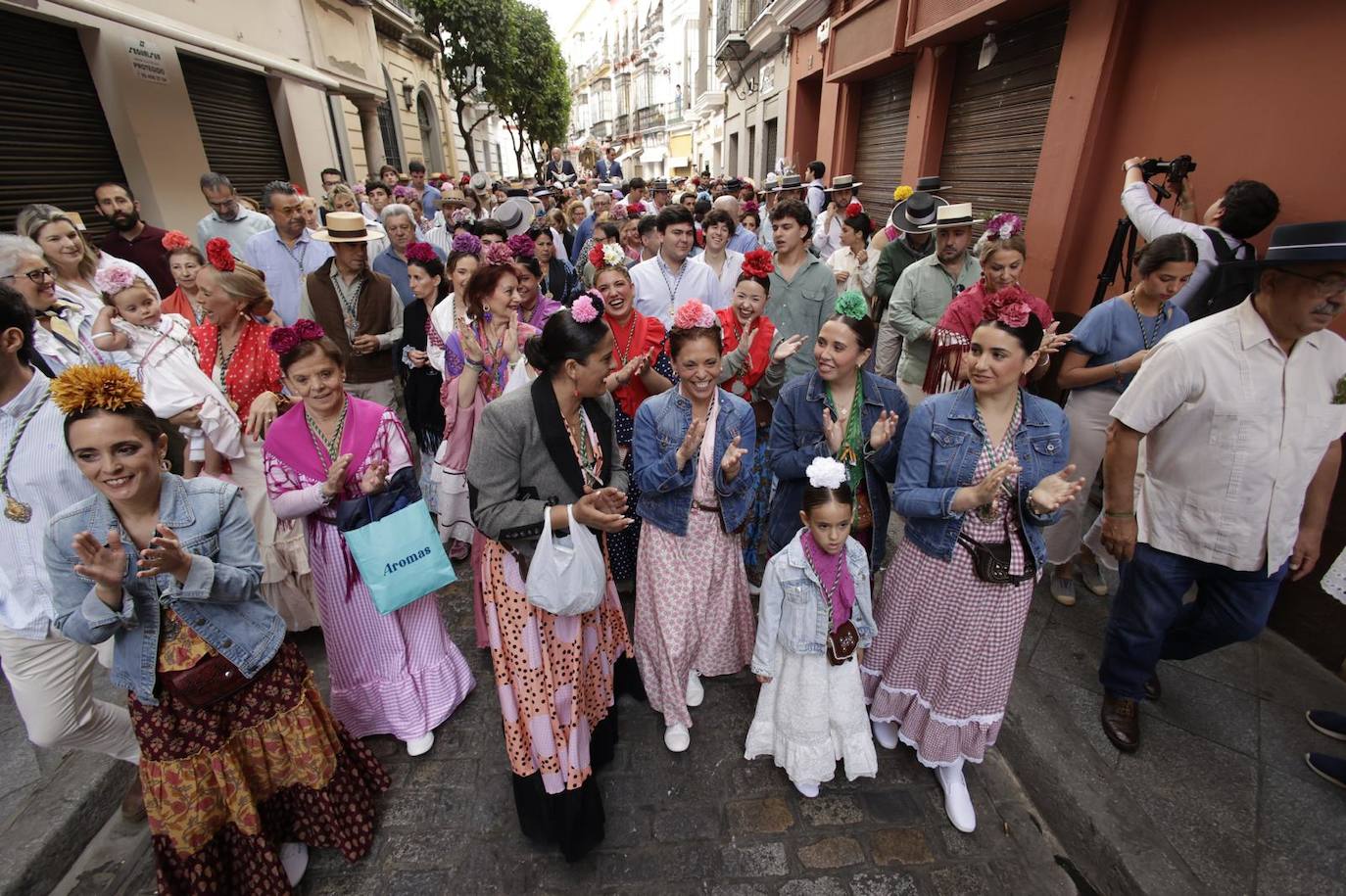 Salida de la Hermandad del Rocío de Sevilla en su peregrinación a la Aldea del Rocío