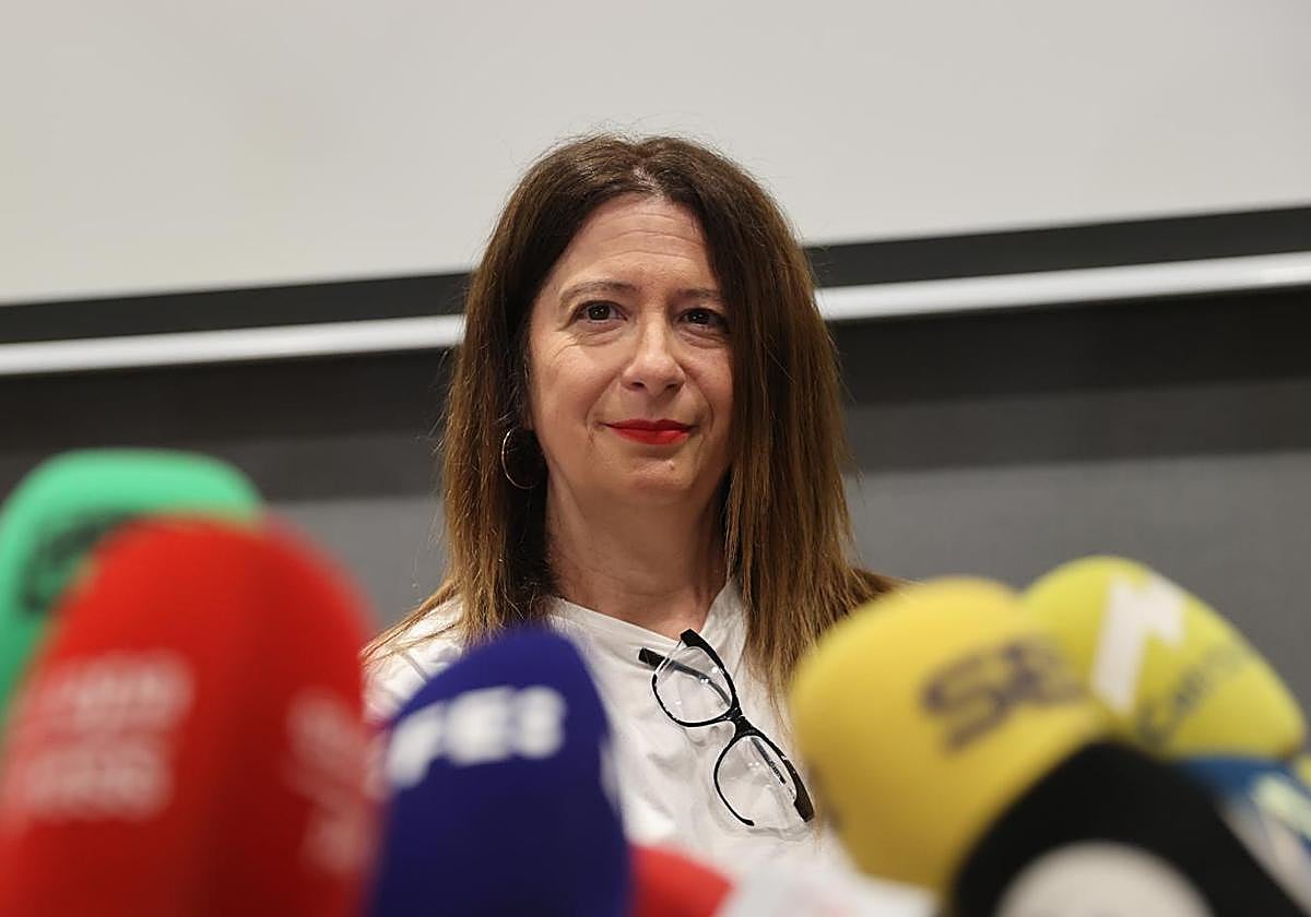 Leire Díez, durante su comparecencia ante los medios