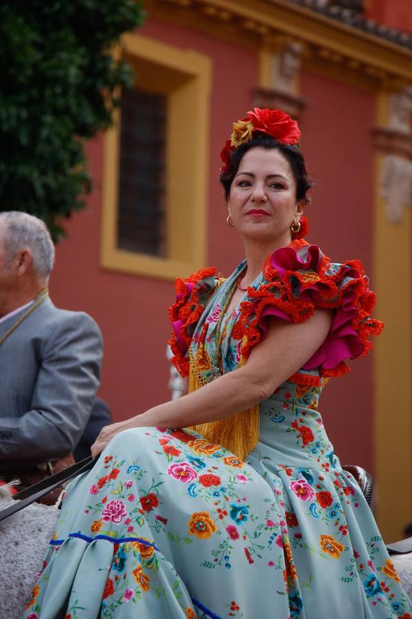 Primeros compases de la peregrinación de la Hermandad del Rocío de la Macarena