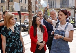 Afectados por la dana protestan ante el ministro Torres y la delegada del Gobierno en Catarroja: «No podemos seguir así»