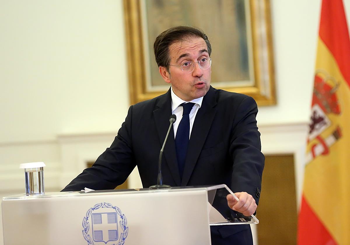 El ministro de Asuntos Exteriores, José Manuel Albares, el martes en Atenas