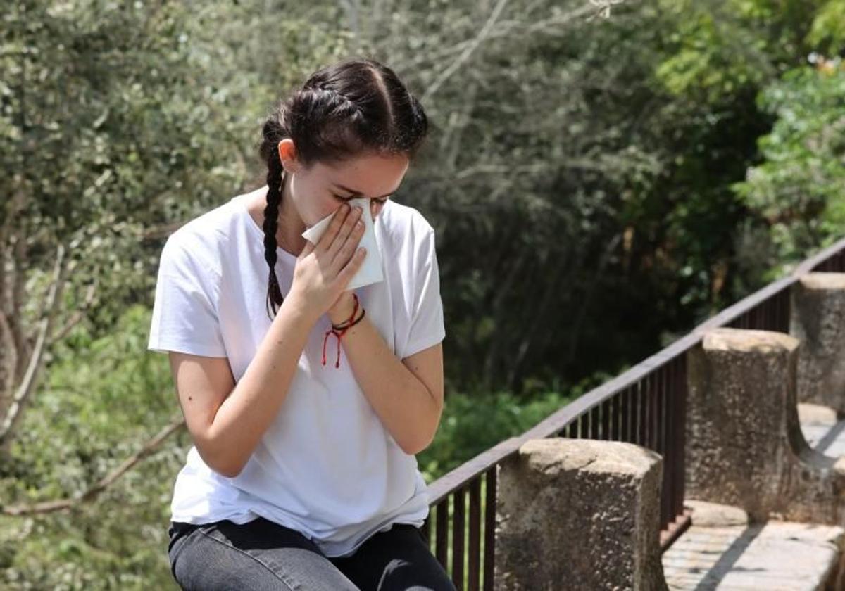 Una joven con alergia en Córdoba